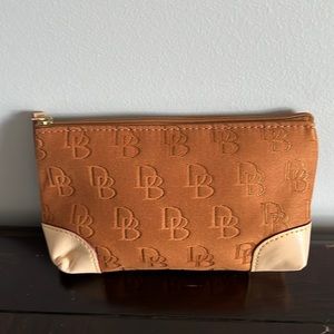 Dooney &Bourke